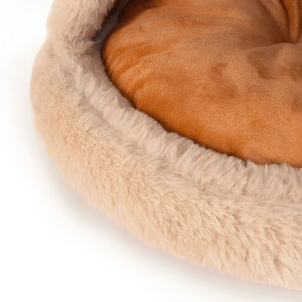Abri chaton entouré de peluche douce rembourrée pour un couchage accueillant et protecteur