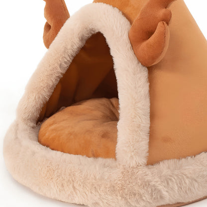 Abri chaton avec entrée large bordée de peluche facilitant accès et repos quotidien