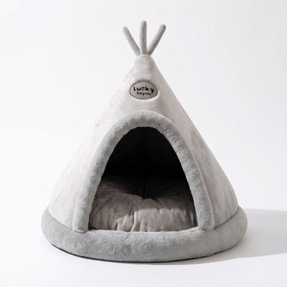 Abri chaton gris en forme de tipi douillet pour repos intime et rassurant