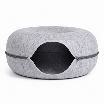 Chat niche gris clair en forme de donut combinant couchage supérieur et tunnel intérieur