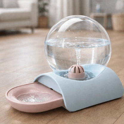 Distributeur eau pour chat sans fil et sans filtre couleur rose conçu pour une hydratation continue