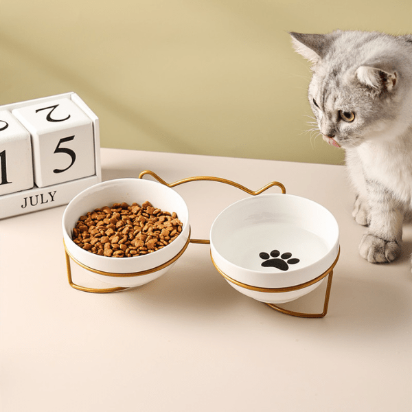 Gamelle pour chat double bol céramique rond blanc eau croquettes support surélevé doré et félin gris - Bol CéramiCat™