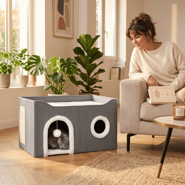 Maison pour chats intérieure offrant une cachette douillette et un espace repos intégré au salon