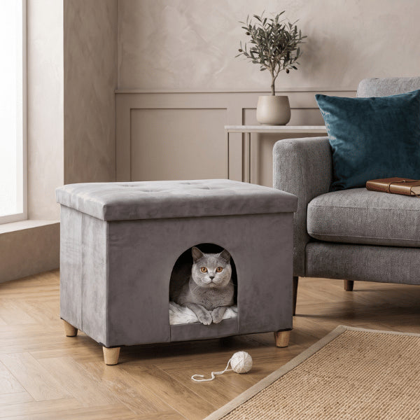 Niche à chat élégante intégrée au salon pour repos sécurisé et discret quotidien