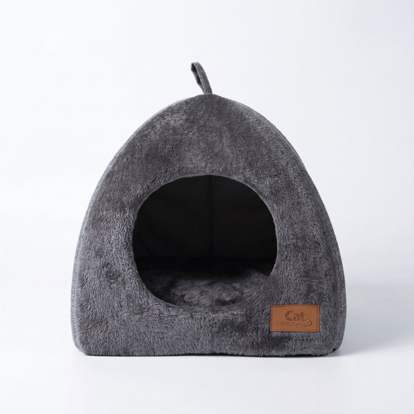 Niche pour chat triangulaire grise offrant un cocon fermé chaleureux pour tous félins