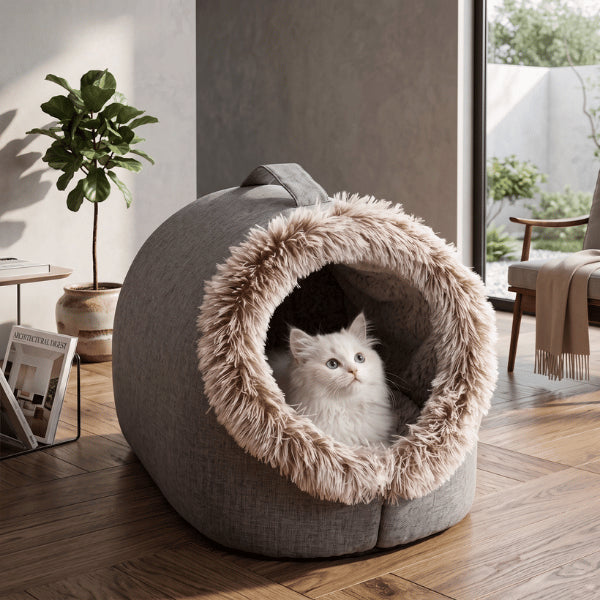 Niche pour chaton avec entrée spacieuse facilitant l'accès et favorisant un repos paisible