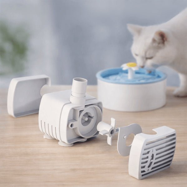 pompe fontaine à eau chat démontée pour entretien du rotor